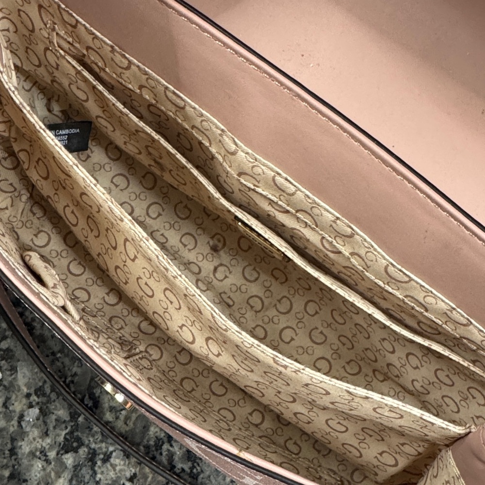 GUESS Blush Logo Chain Shoulder Bag EUC - Picture 9 of 16